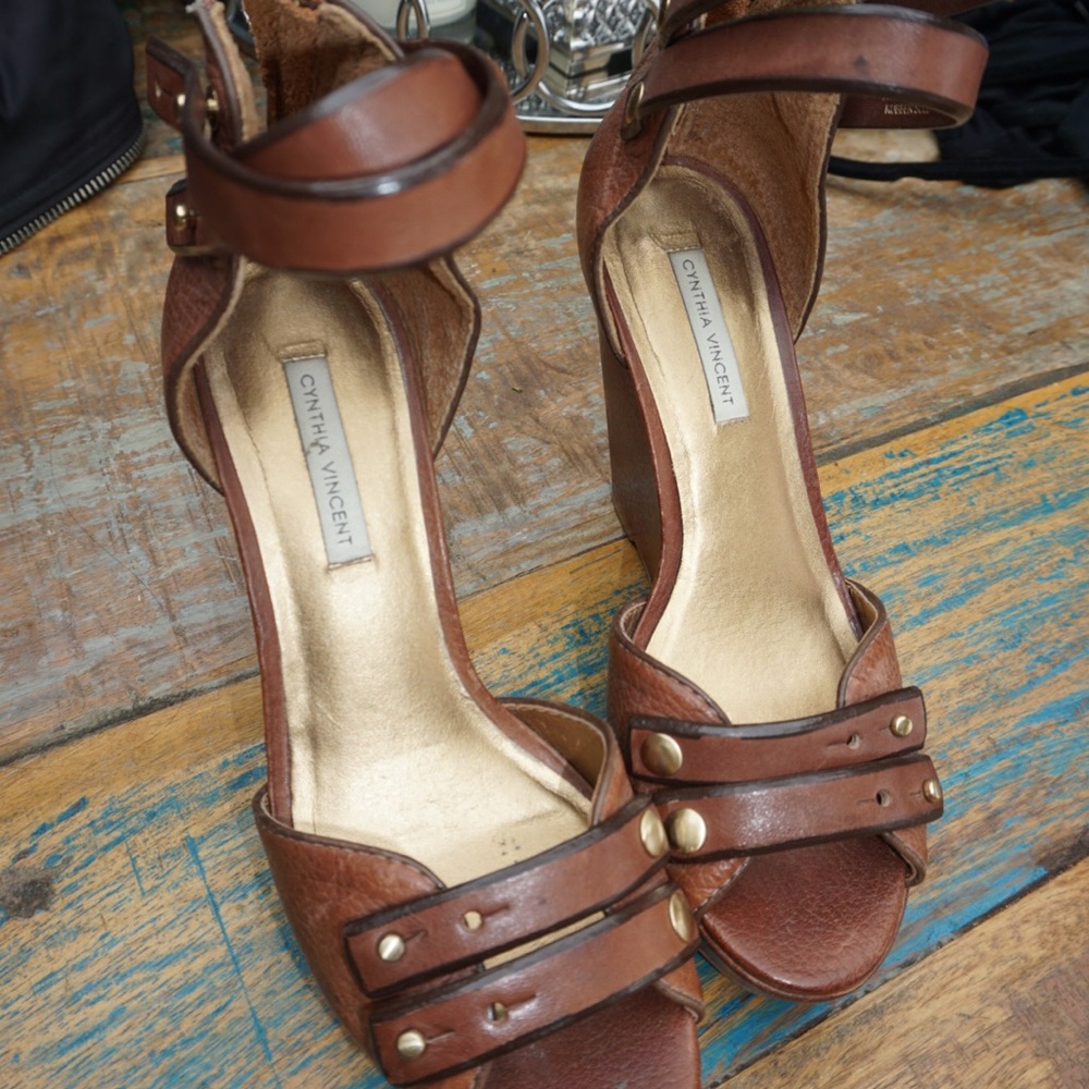 Size 6 Cynthia Vincent Brown Wedges